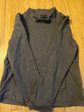 Serra grey sweatshirt size medium new